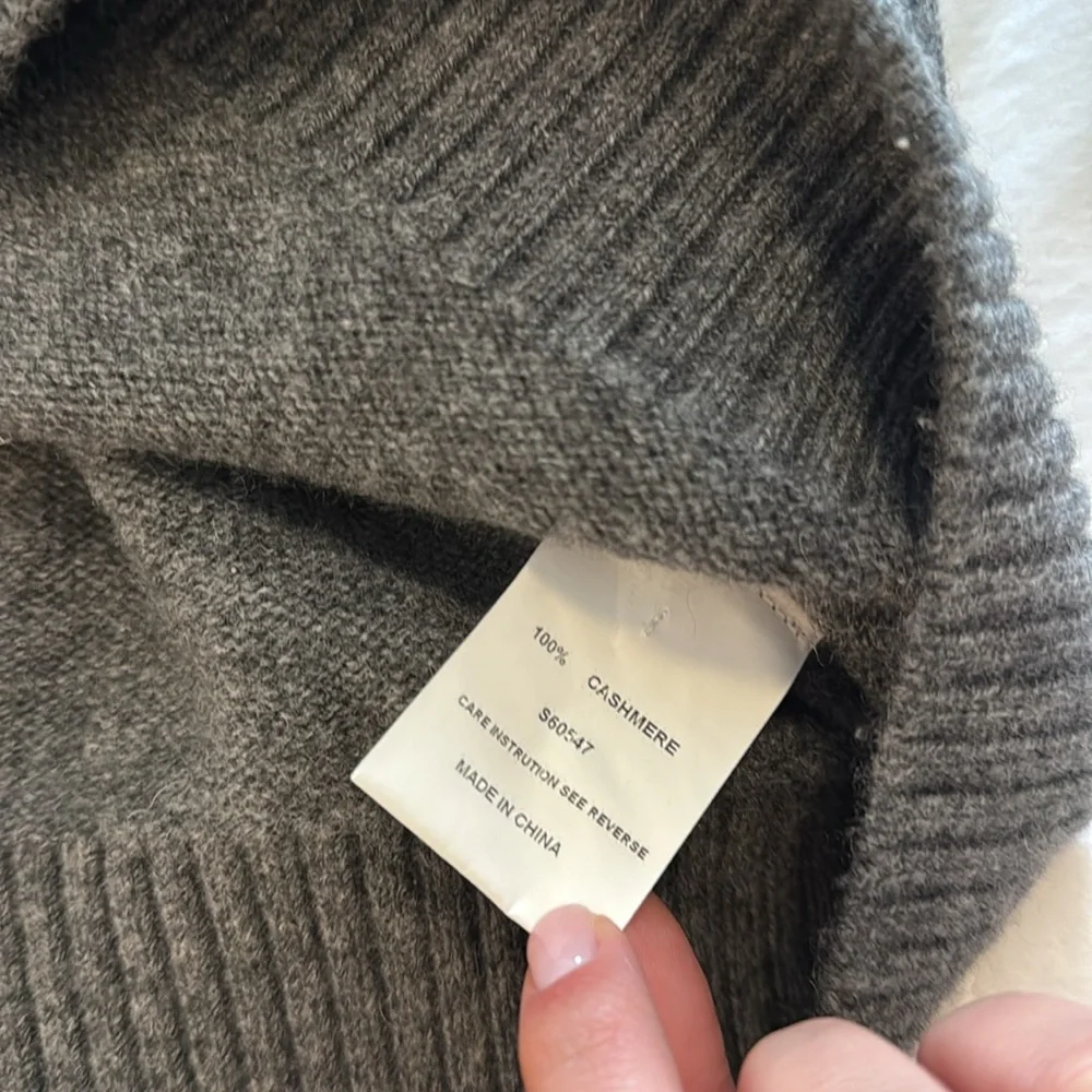 Men's Charcoal Cashmere Sweater - Picture 2 of 2